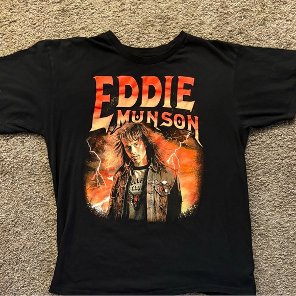 Stranger Things 4 Eddie Munson Portrait Tee Men’s size Large Great Condition - Picture 3 of 10